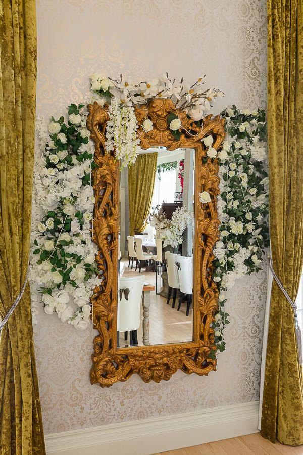 Hall Hotel *