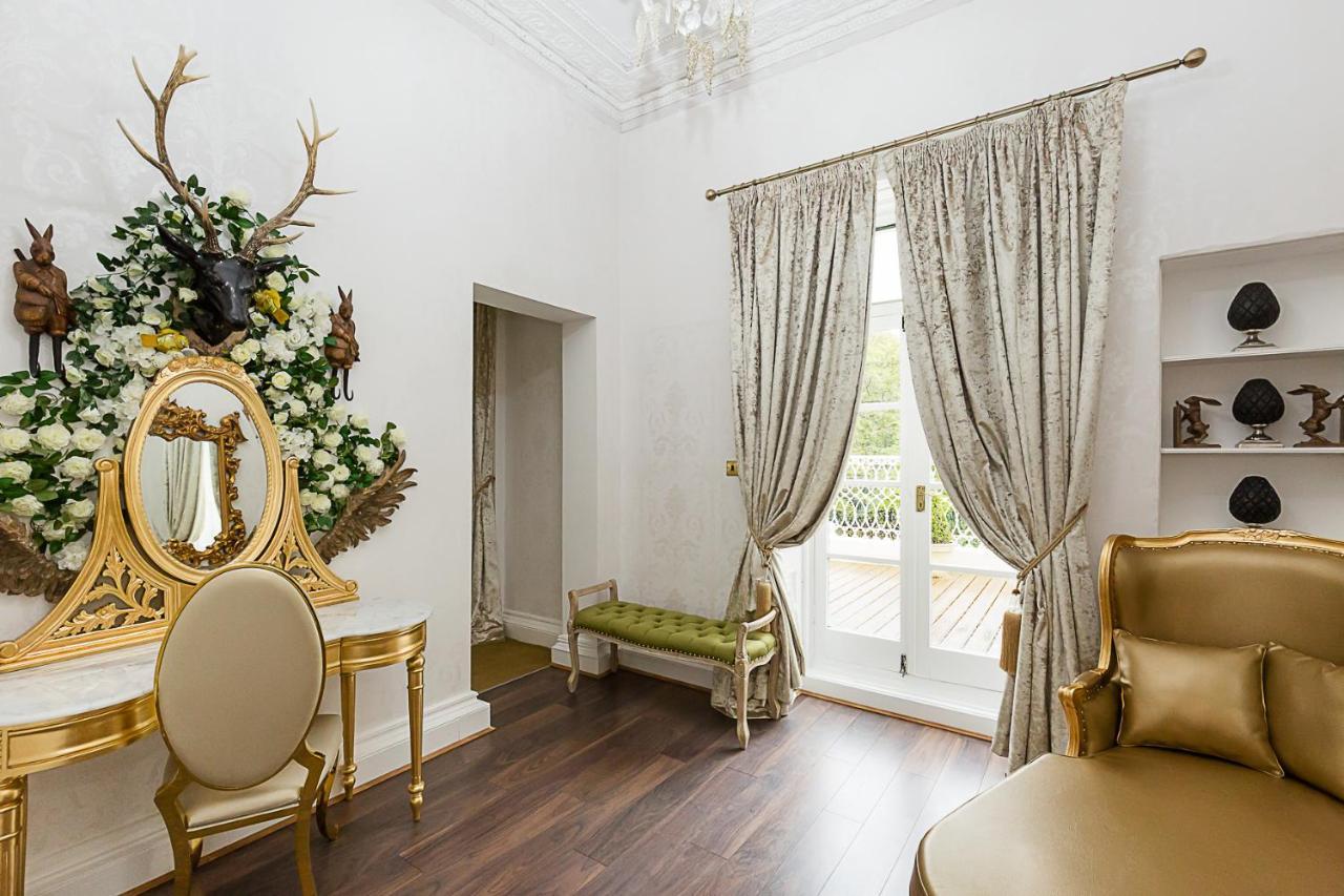 Hall Hotel